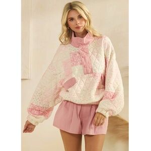 NWT Veveret Quilted Floral Pullover
